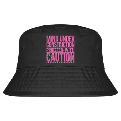 Bestickter Hut: "under construction"