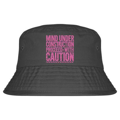 Bestickter Hut: "under construction"