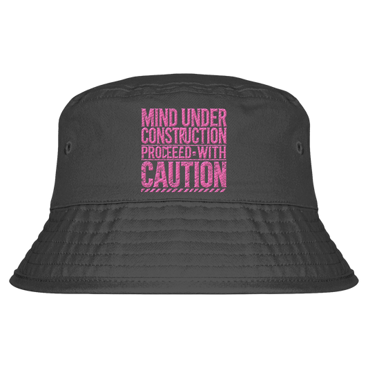 Bestickter Hut: "under construction"