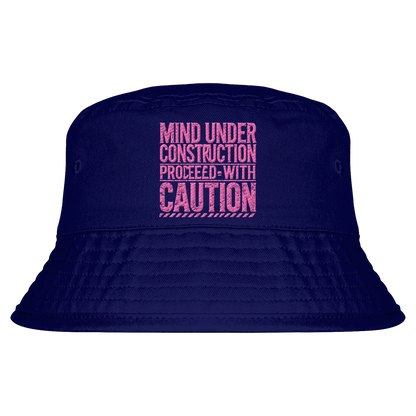 Bestickter Hut: "under construction"